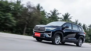 Toyota Innova Hycross Left Front Three Quarter