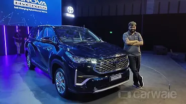 Toyota Innova Hycross ZX (O) Hybrid First Look