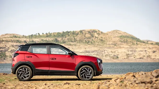 Mahindra XUV 3XO Right Side View